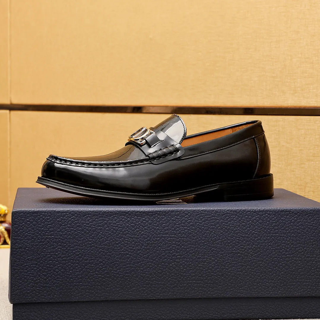 Men's shoes 💰480 💐 Product trademark: Dior "Dior" casual leather shoes Regular size: 39-44 (38.45.46🉑️Customized) Product materials: Selected Italian imported first-layer open-edge beaded cowhide leather upper + classic hardware buckle, imported water-dyed 🐂 cowhide lining. Strong three-dimensional visual effect, original outsole Color: 3⃣️colors available